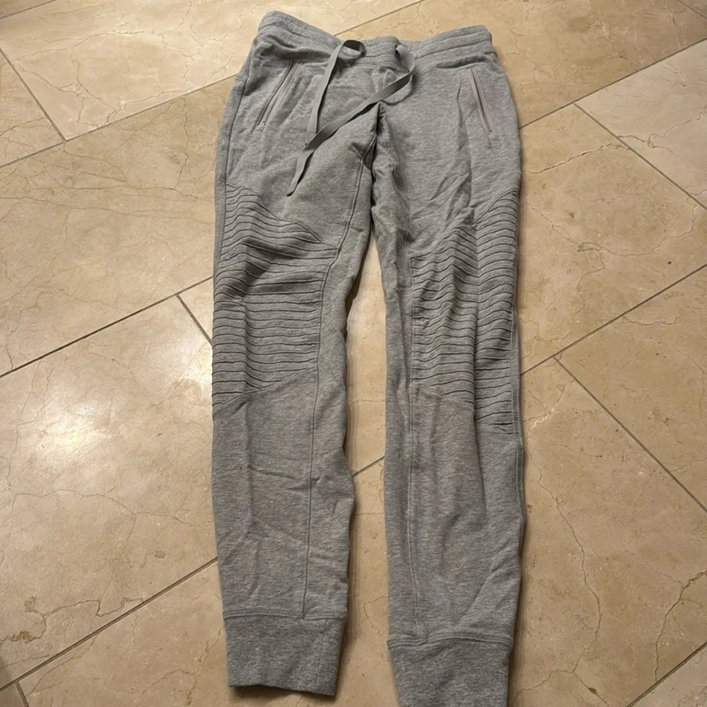 ALO Yoga sleek jogger